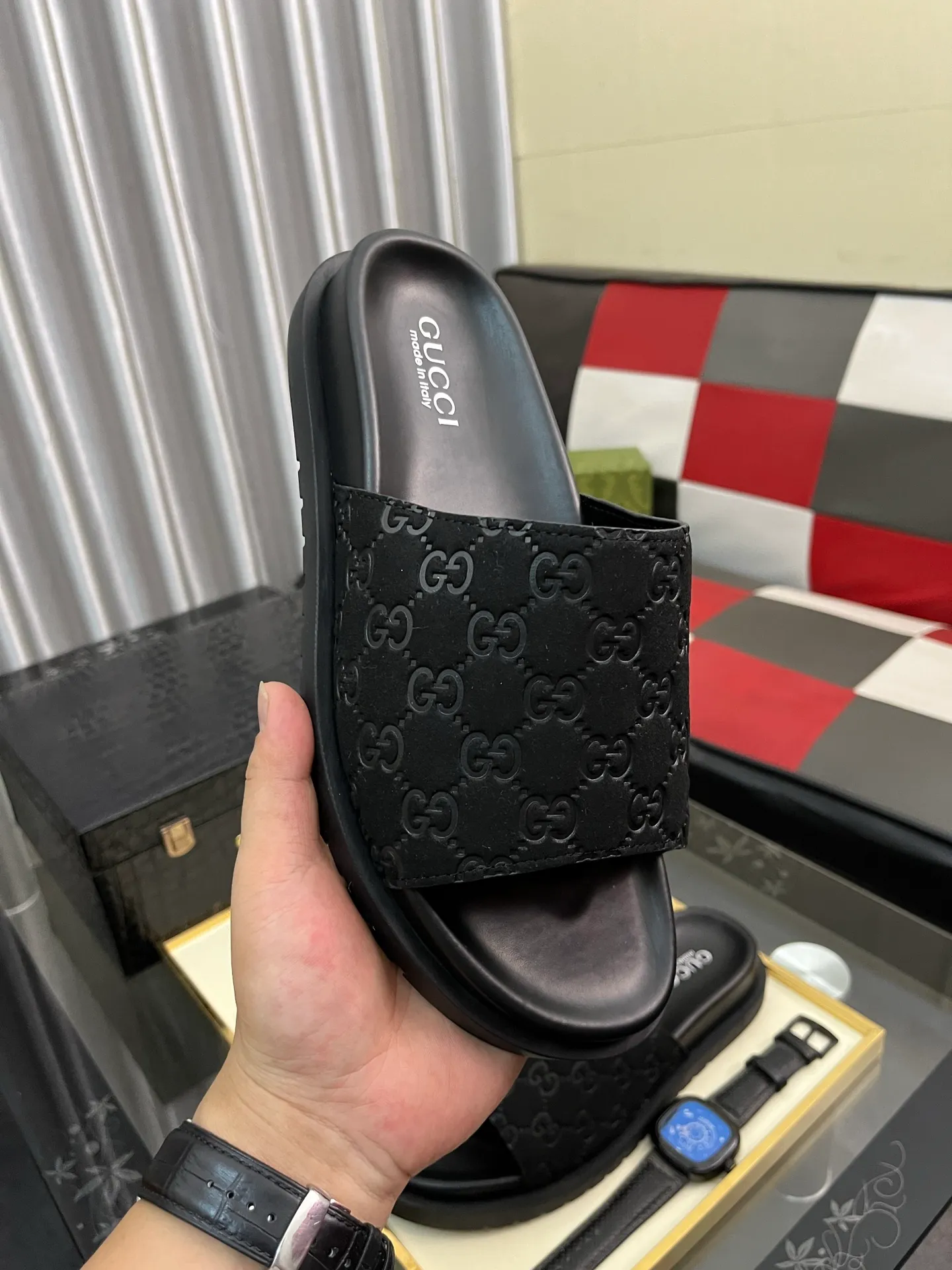 Men's shoes 💰320⌚️⌚️ (gucci-Gucci) New men's slippers, high-end boutique, made of cowhide, with exquisite embossed logo decoration on the upper, fine workmanship, super soft soles, casual, loose and comfortable, a must-have in summer! \nsize：38-44